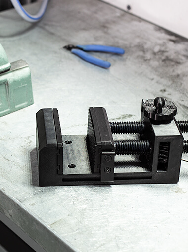 A fully functional vise